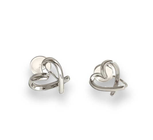 Queen of Heart Earrings Cuffs with heart-shaped design, perfect for stylish and bold fashion statements