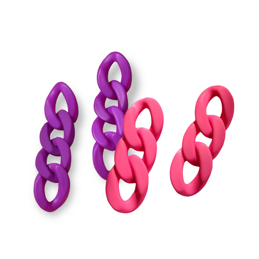 Queens Retro Chain Earrings with vintage-inspired chain design, perfect for stylish and bold fashion statements