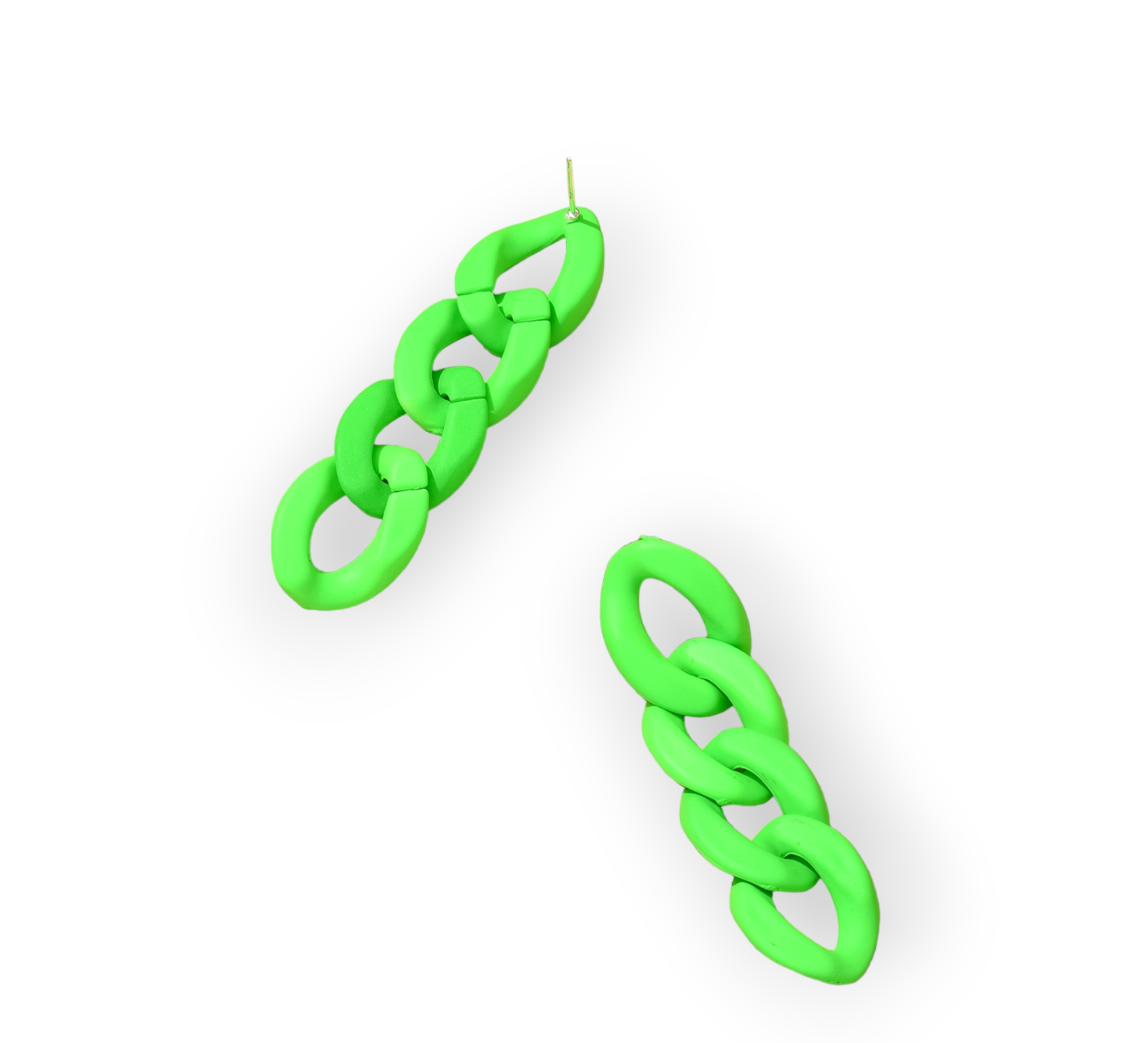 Queens Retro Chain Earrings with vintage-inspired chain design, perfect for stylish and bold fashion statements